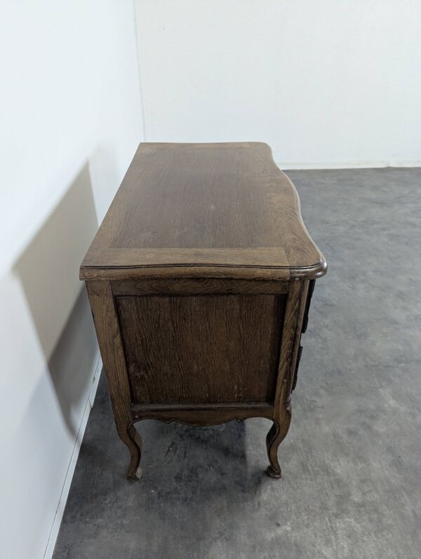 Commode galbée de style Louis XV néo rustique