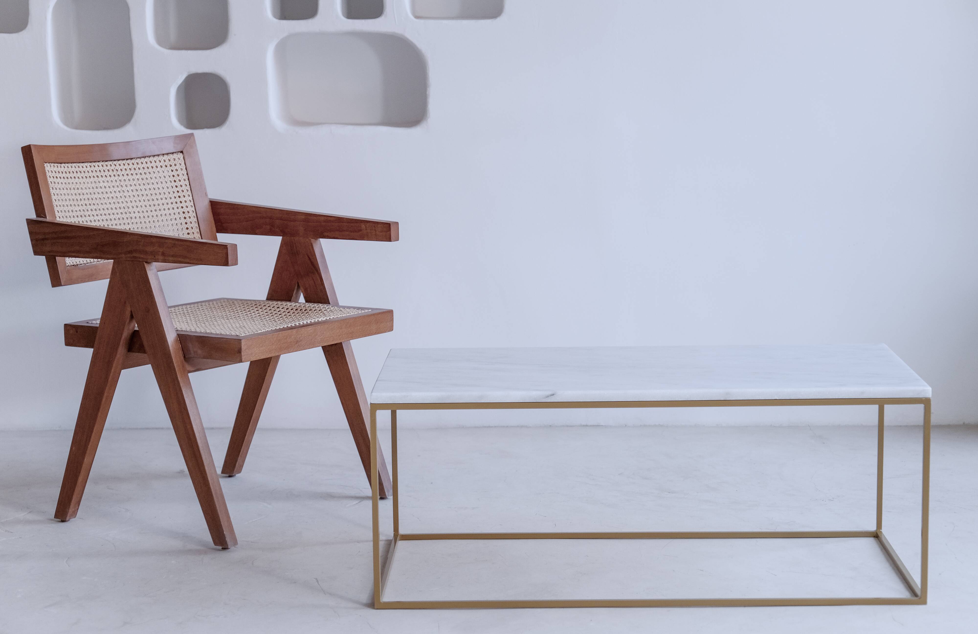 Rectangular coffee table in white Marble Ibiza, gilded base L120xP60xH40.