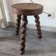 Tabouret de ferme tripode à pieds torsadés