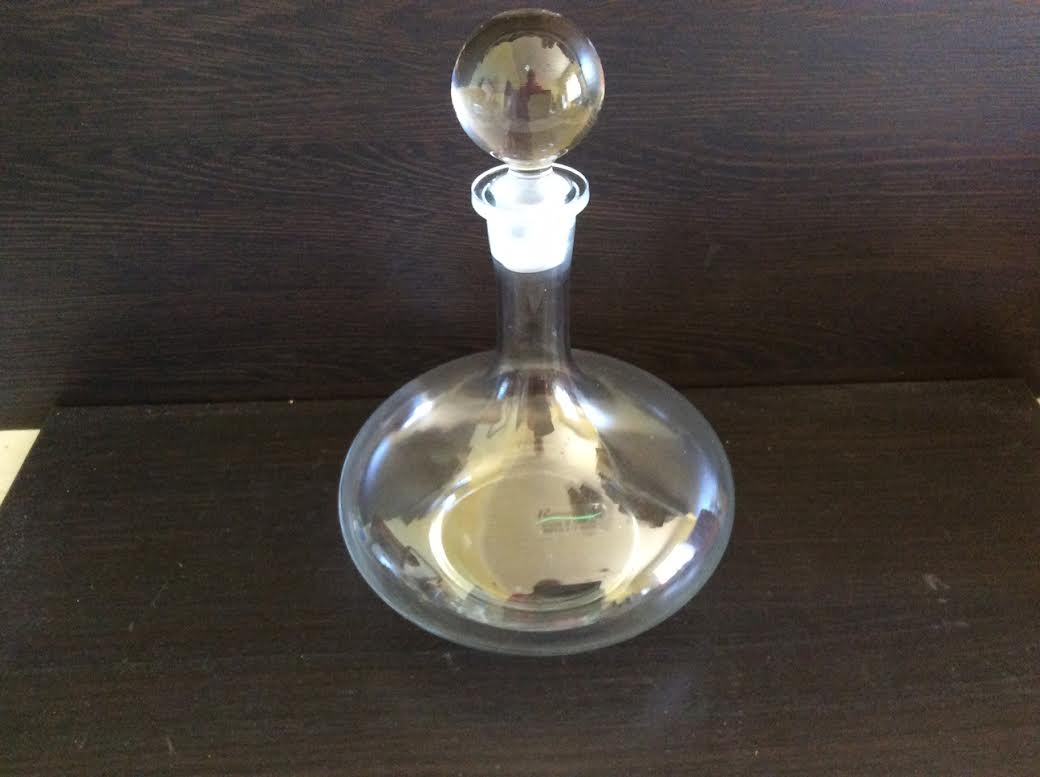 Mouth-blown glass decanter