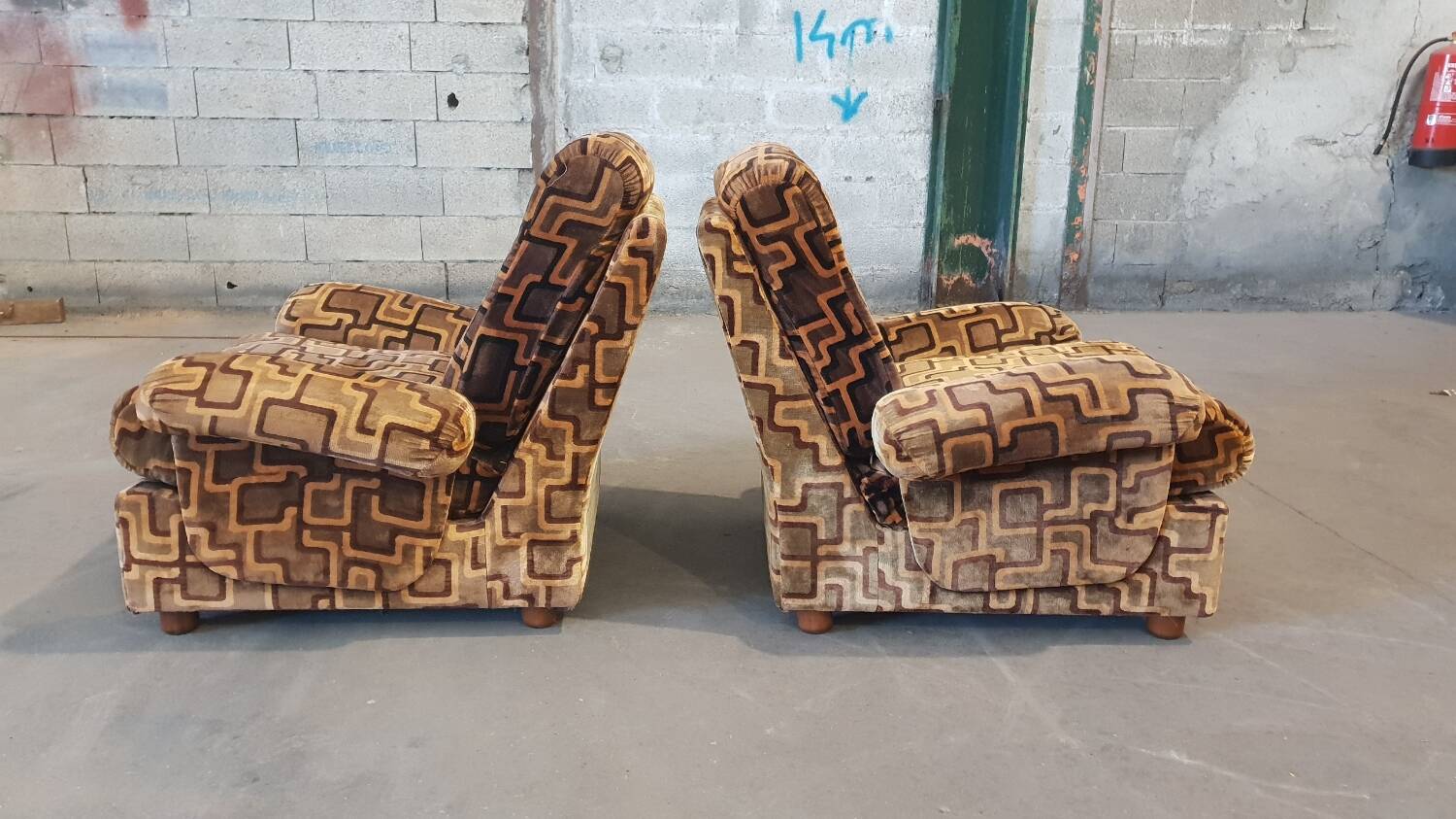 Paire de fauteuils en velours, 1970