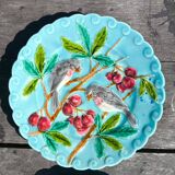 4 anciennes assiettes en barbotine décor oiseaux en faïence de Sarreguemines