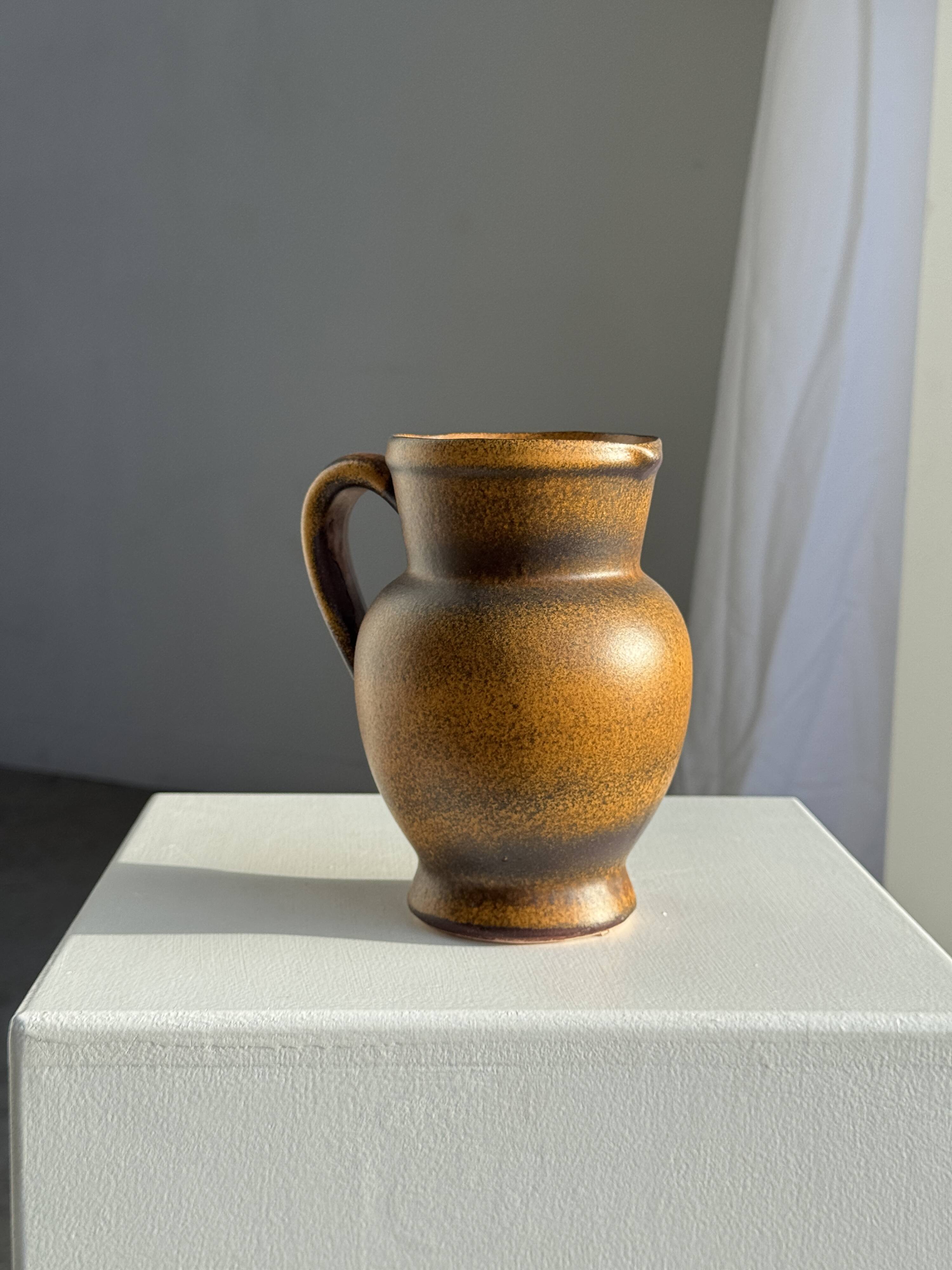Speckled stoneware jug with grape pattern H17