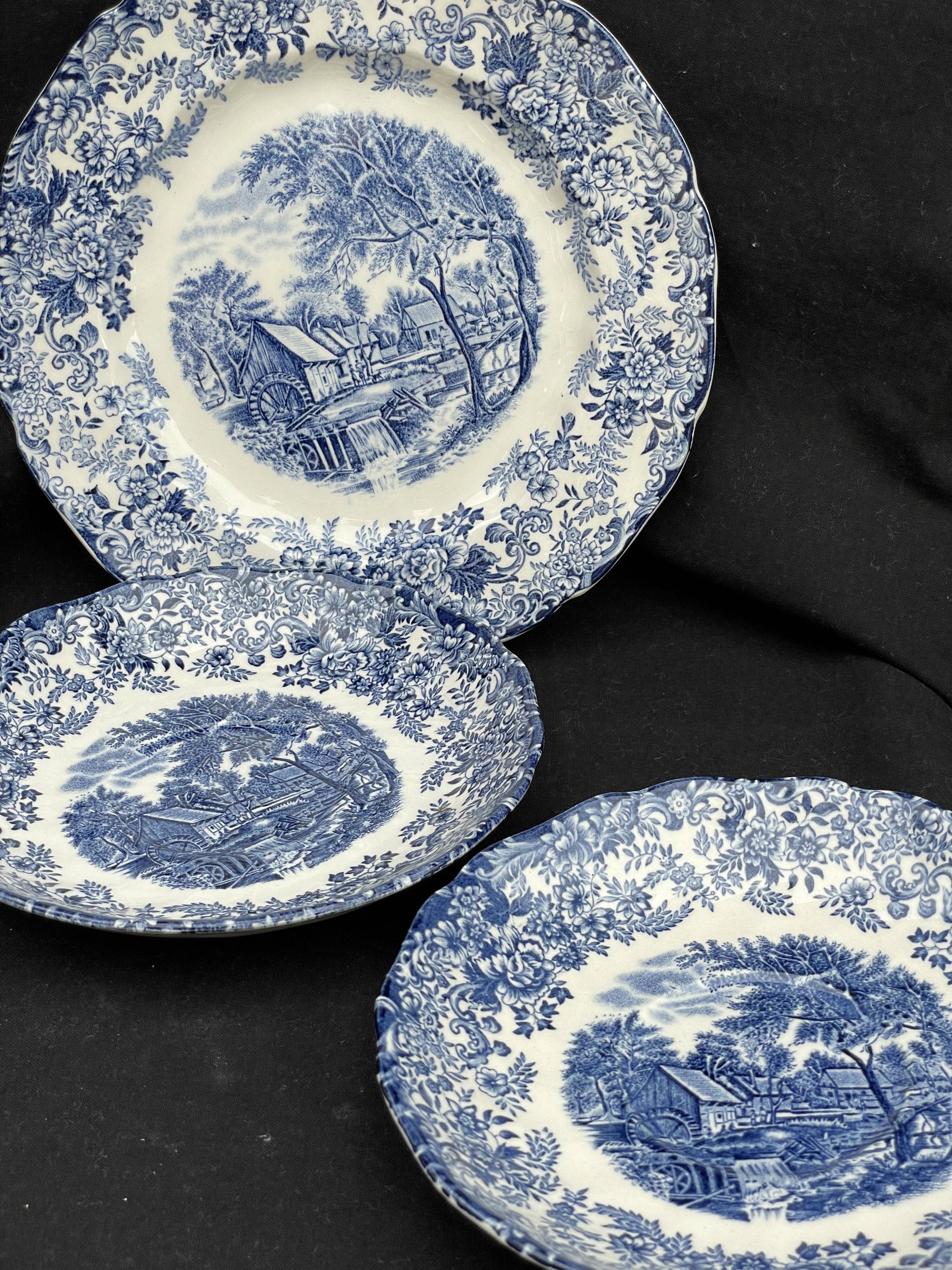 Teapot set and mill stream dish