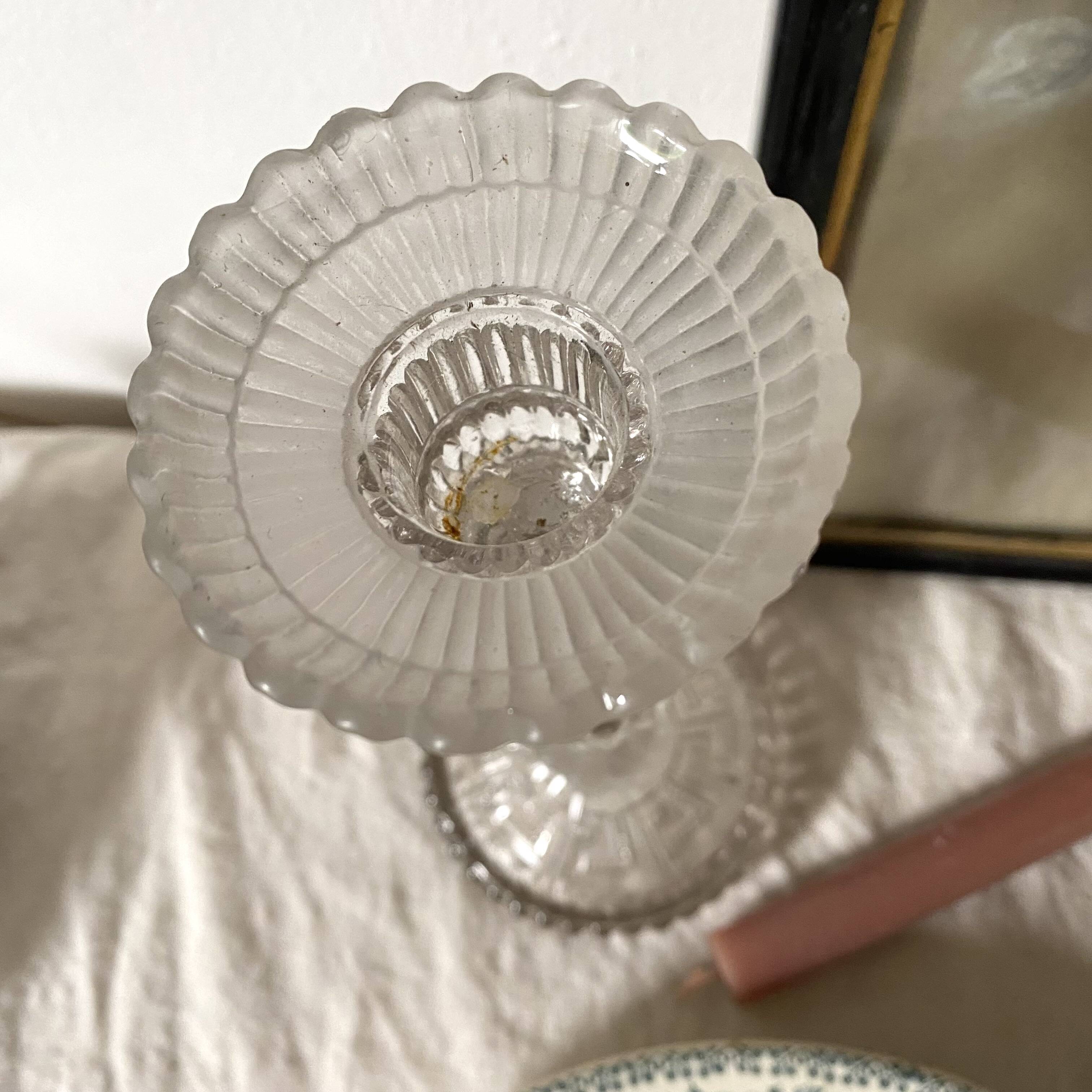 Bougeoir haut en verre moulé têtes de bélier