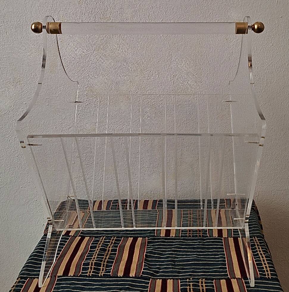 Mid century magazine rack in acrylic and brass, 1970s