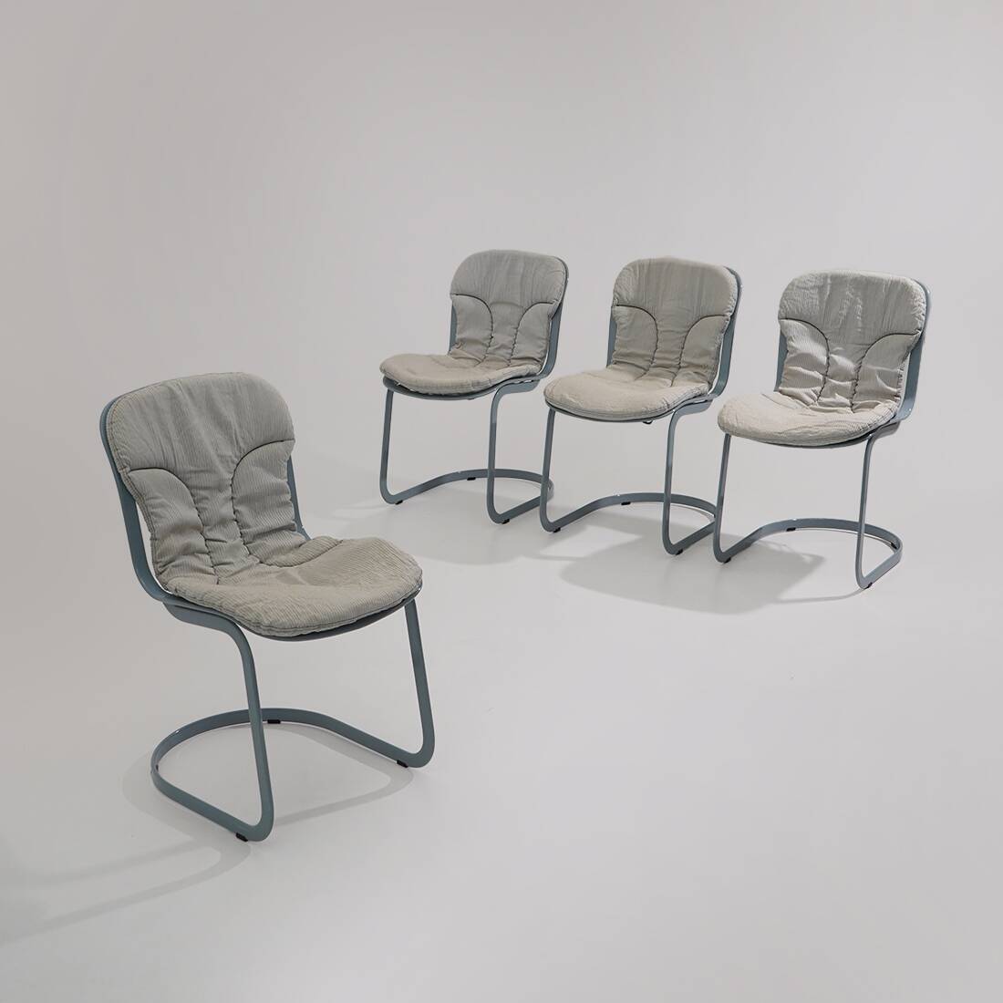 Ensemble de 4 chaises "077" par Studio Cidue pour Cidue, années 1970.