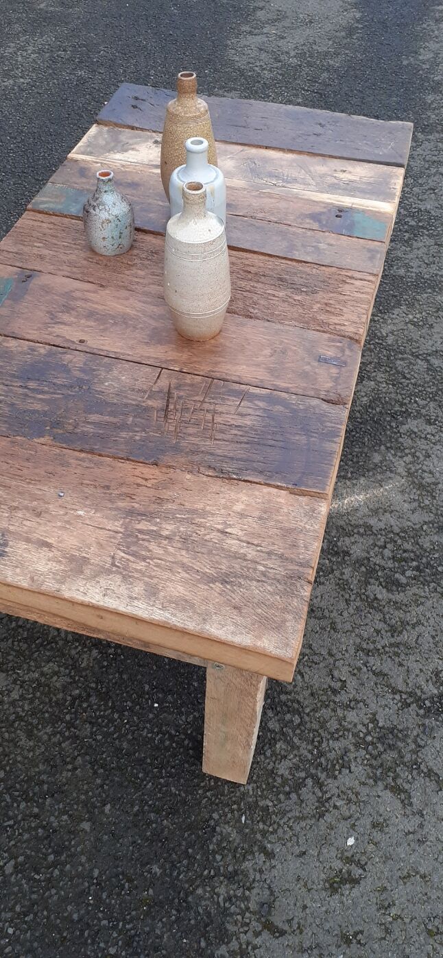Table basse style brutaliste