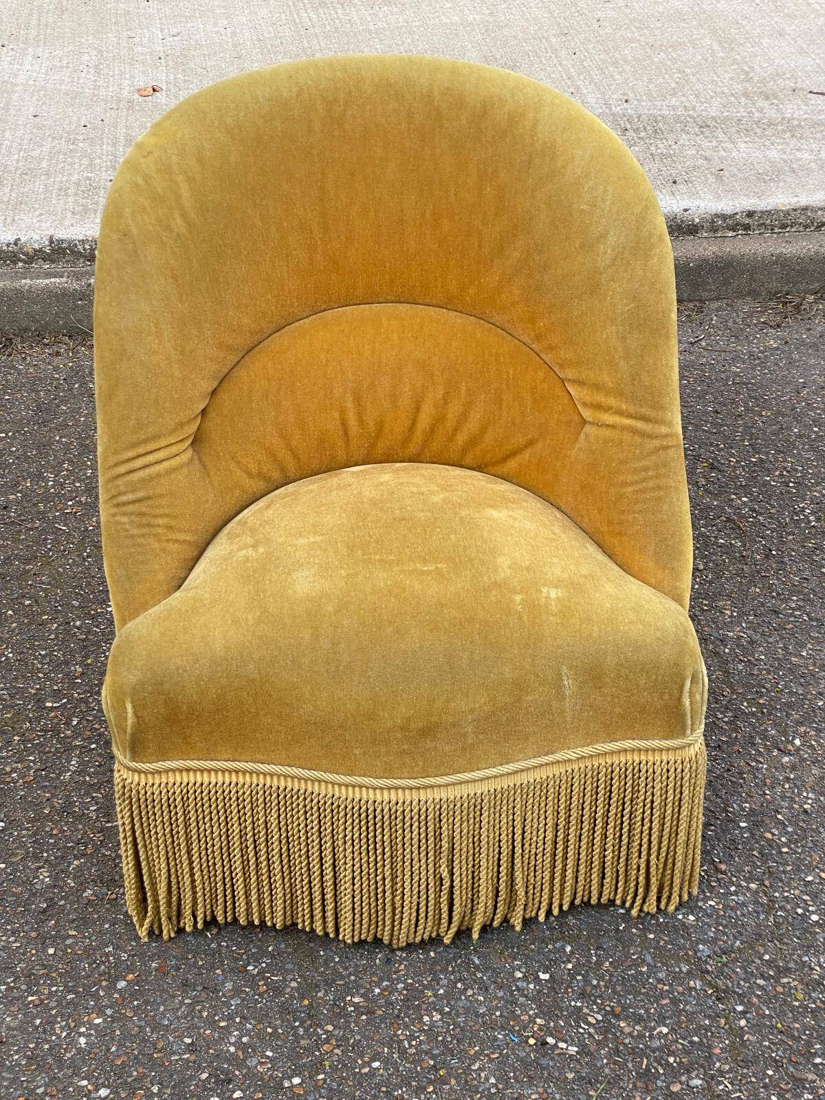 Fauteuil crapaud en velours jaune moutarde du 19ème