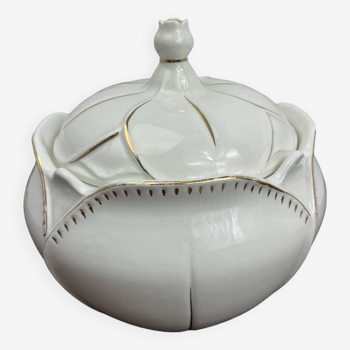 Porcelain tureen