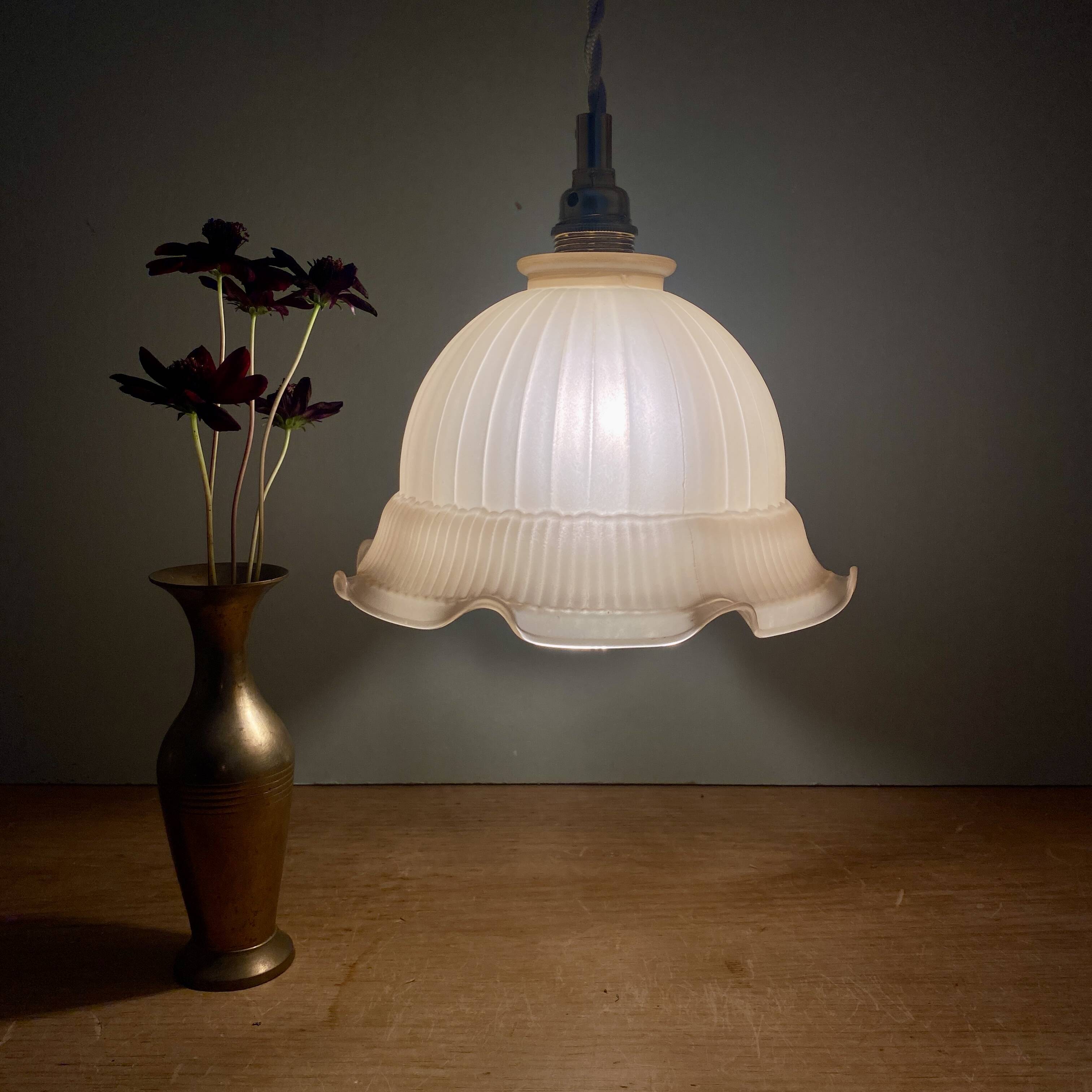 Suspension abat-jour vintage en verre dépoli rose