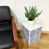 Earthenware plant holder