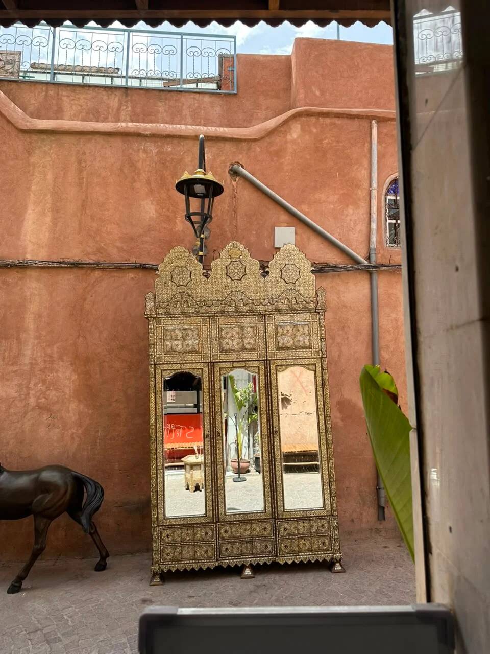 Armoire Levantine en Nacre — Signée Ahmed Jamil Sarsar, Datée 1890