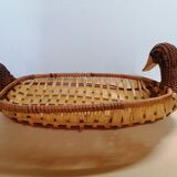 Braided wicker zoomorphic bread basket