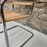 Fauteuil cantilever en cuir