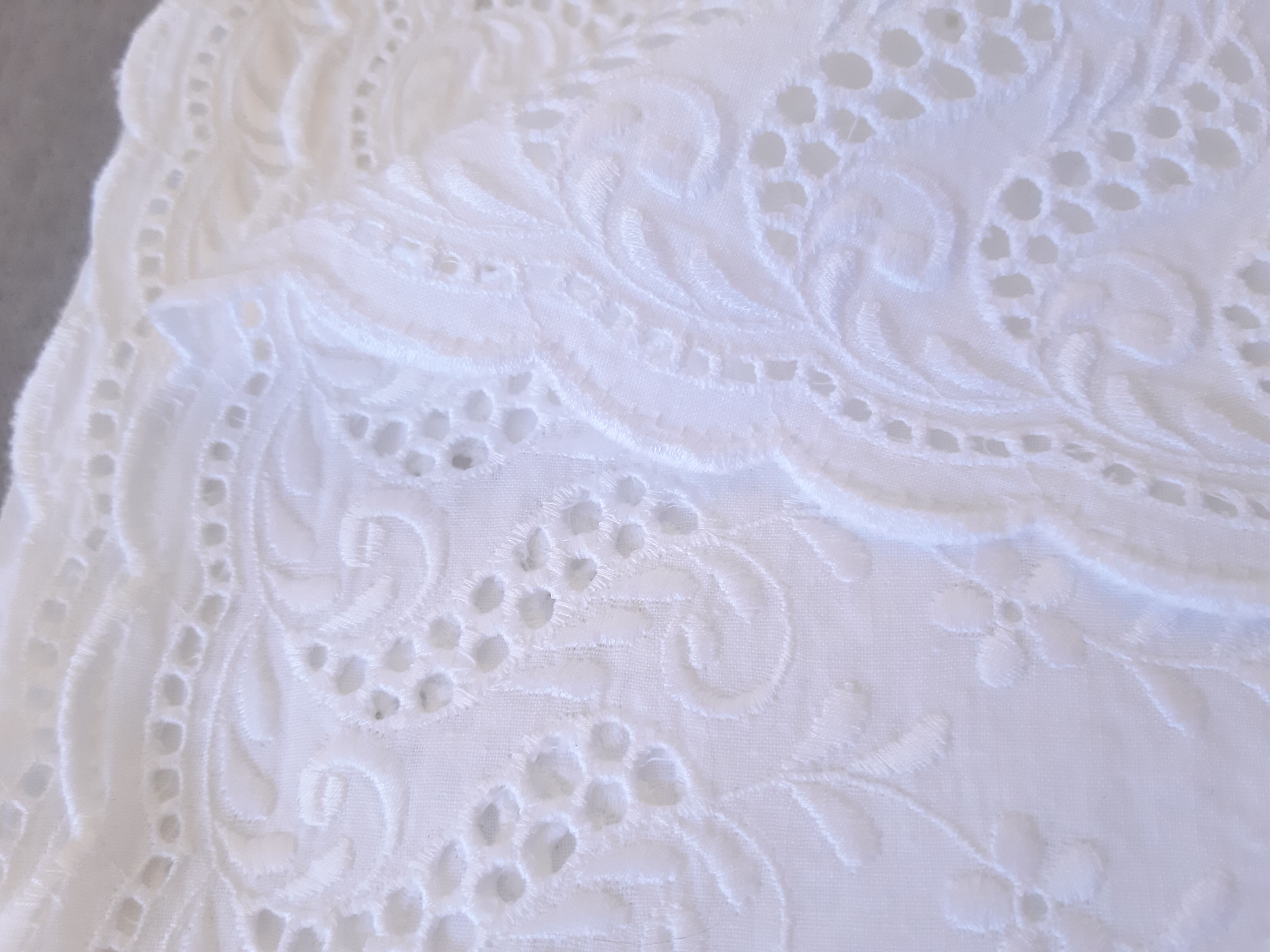 English embroidery sheet 280 x 230