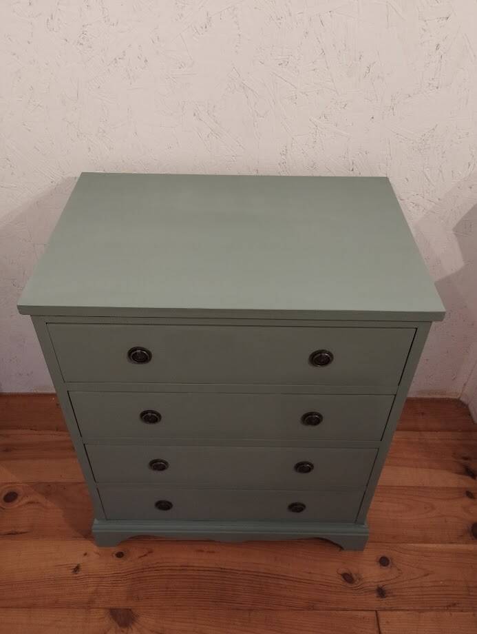 Chest of drawers