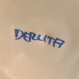Ceramic pourer with flat bottom and pinched nose