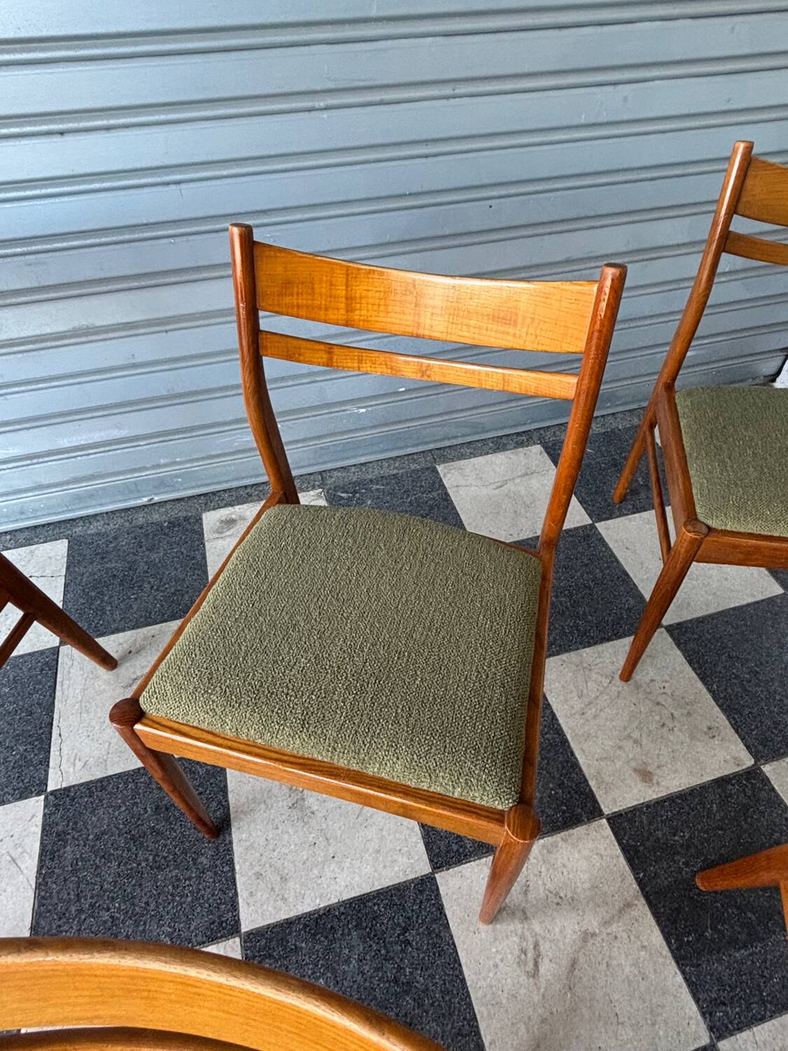 Set of 6 Scandinavian style chairs