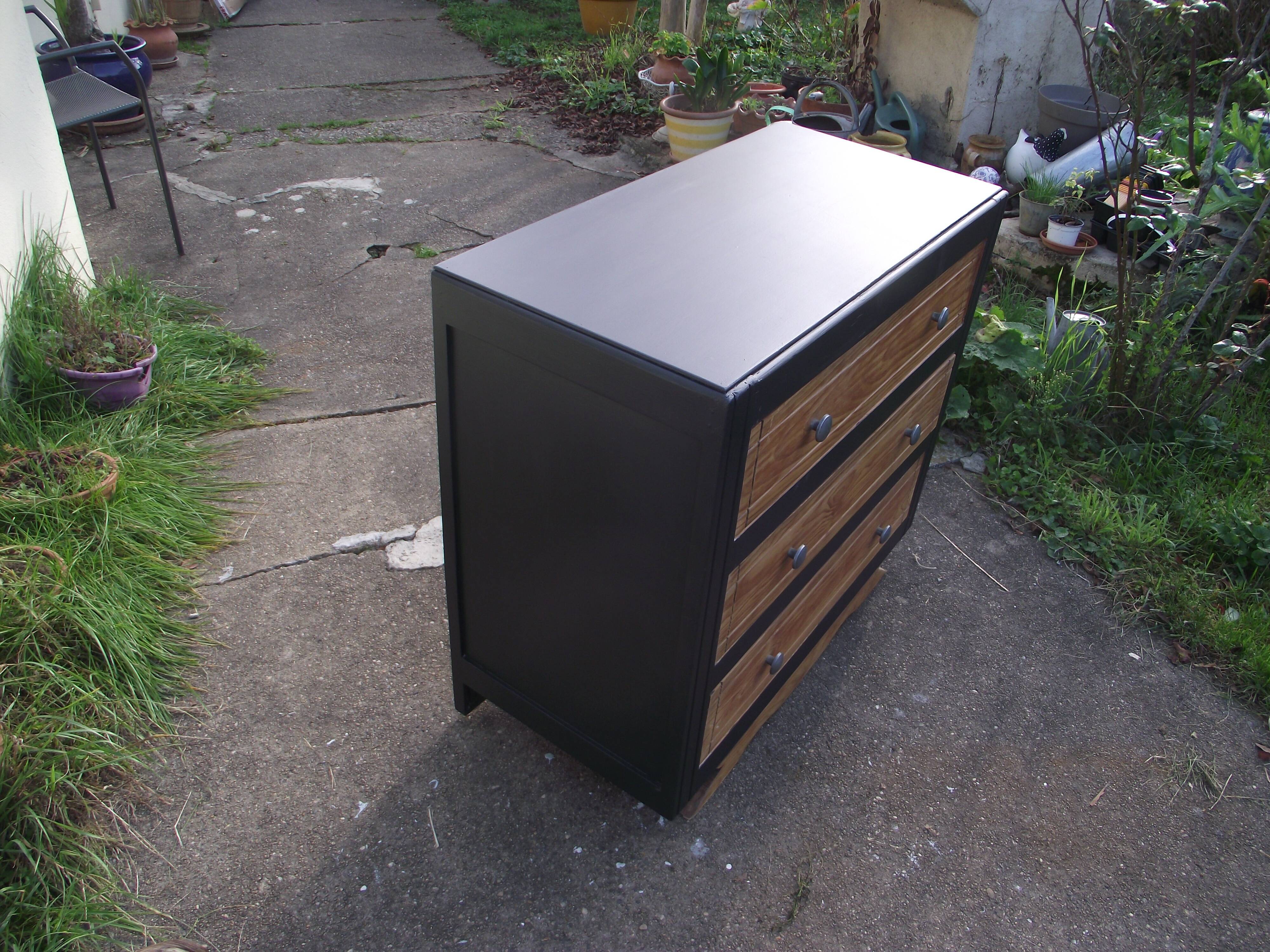 Vintage 1940s Art Deco style.