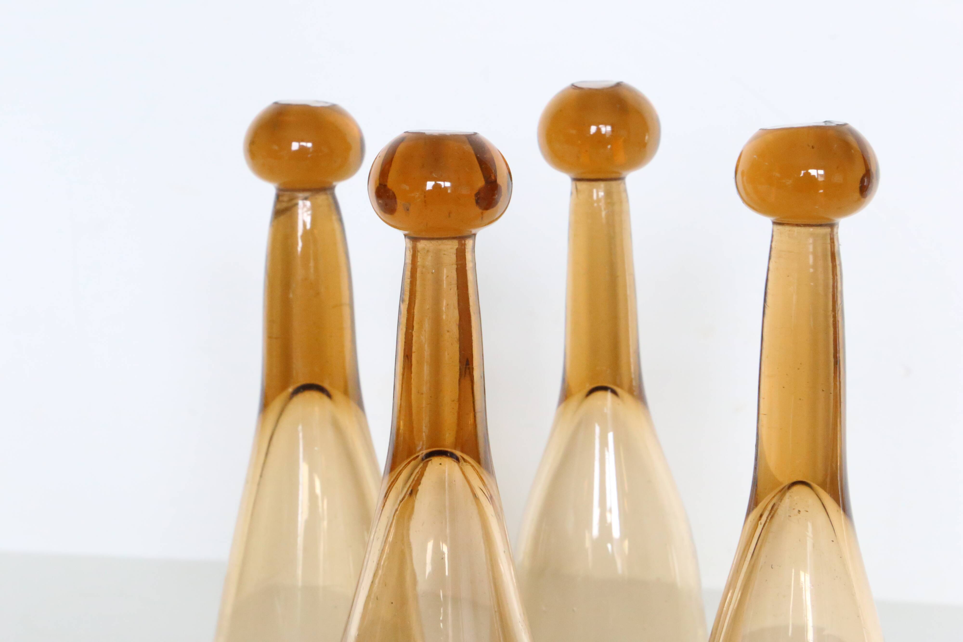 Set of 6 champagne flutes called 'trinquette' or 'cul sec' in mouth-blown glass, vintage
