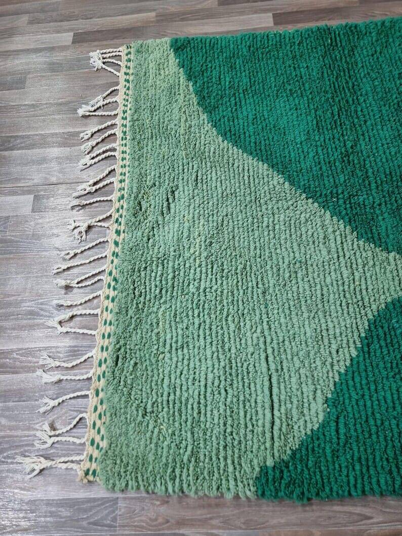 Handmade traditional Beni Ourain Berber rug, size 100 x 200 cm.