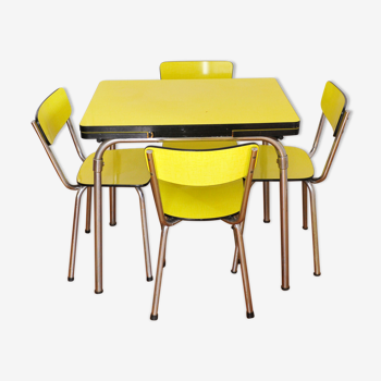 Table en formica avec 4 chaises et un tabouret datant des Années 60_70