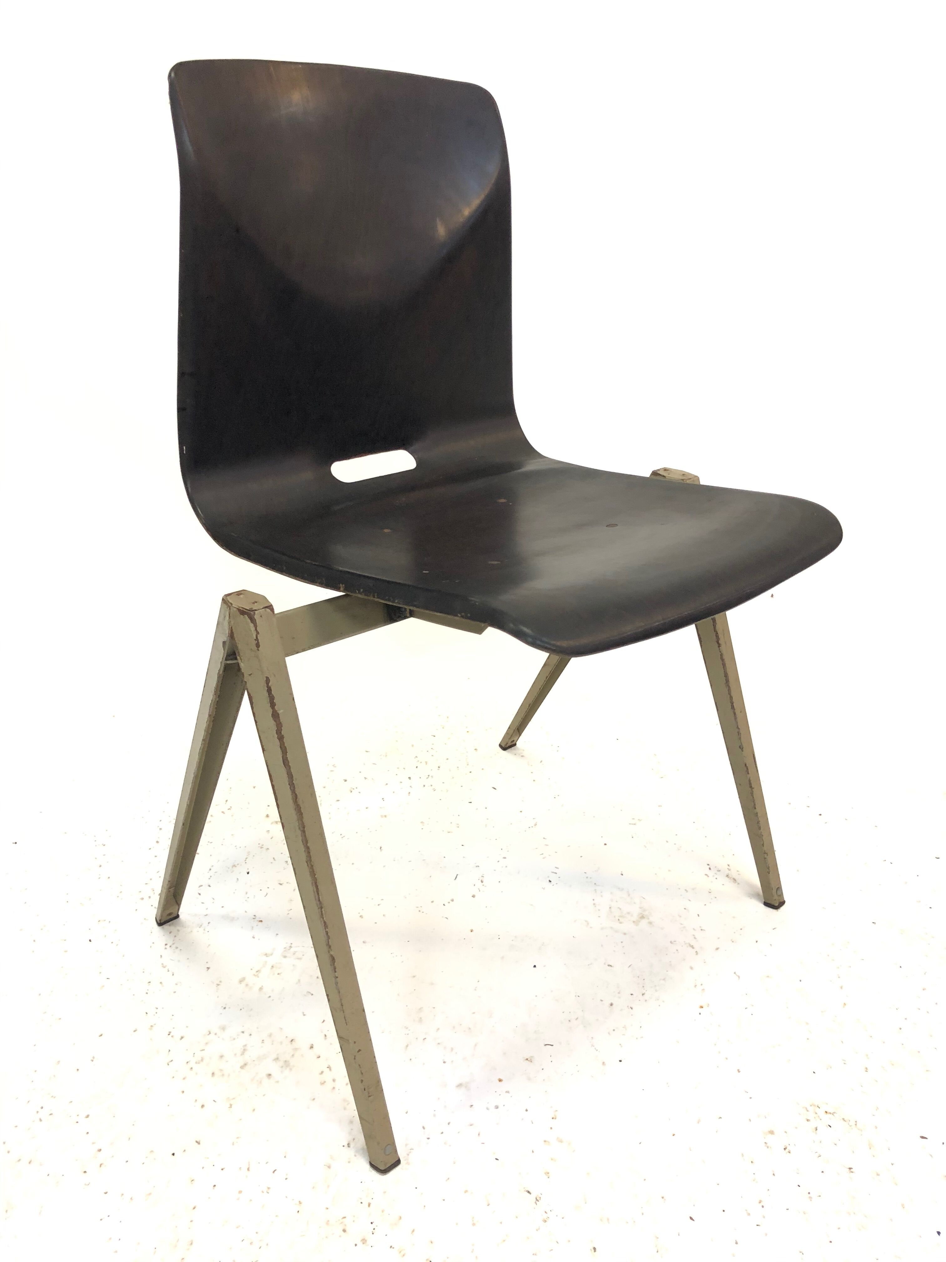 Pagholz Galvanitas S22 stackable school chairs