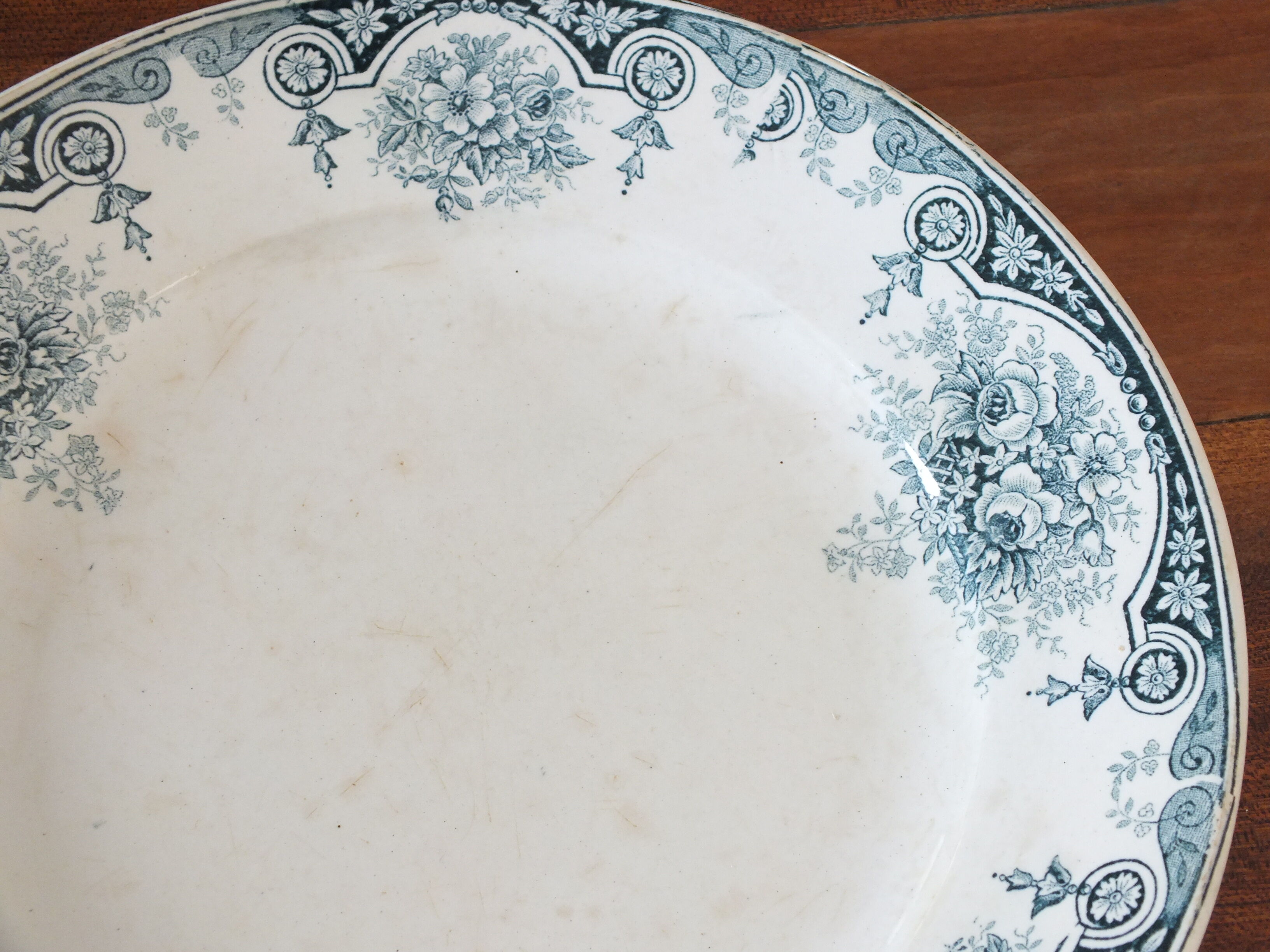 Round dish in Terre de Fer Sté Amandinoise Pompadour
