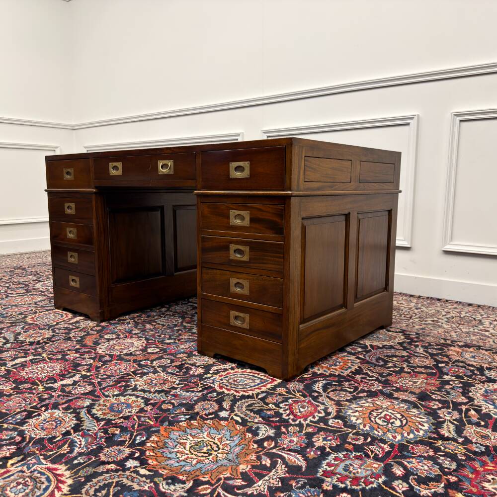 Bureau anglais classique avec cuir noir