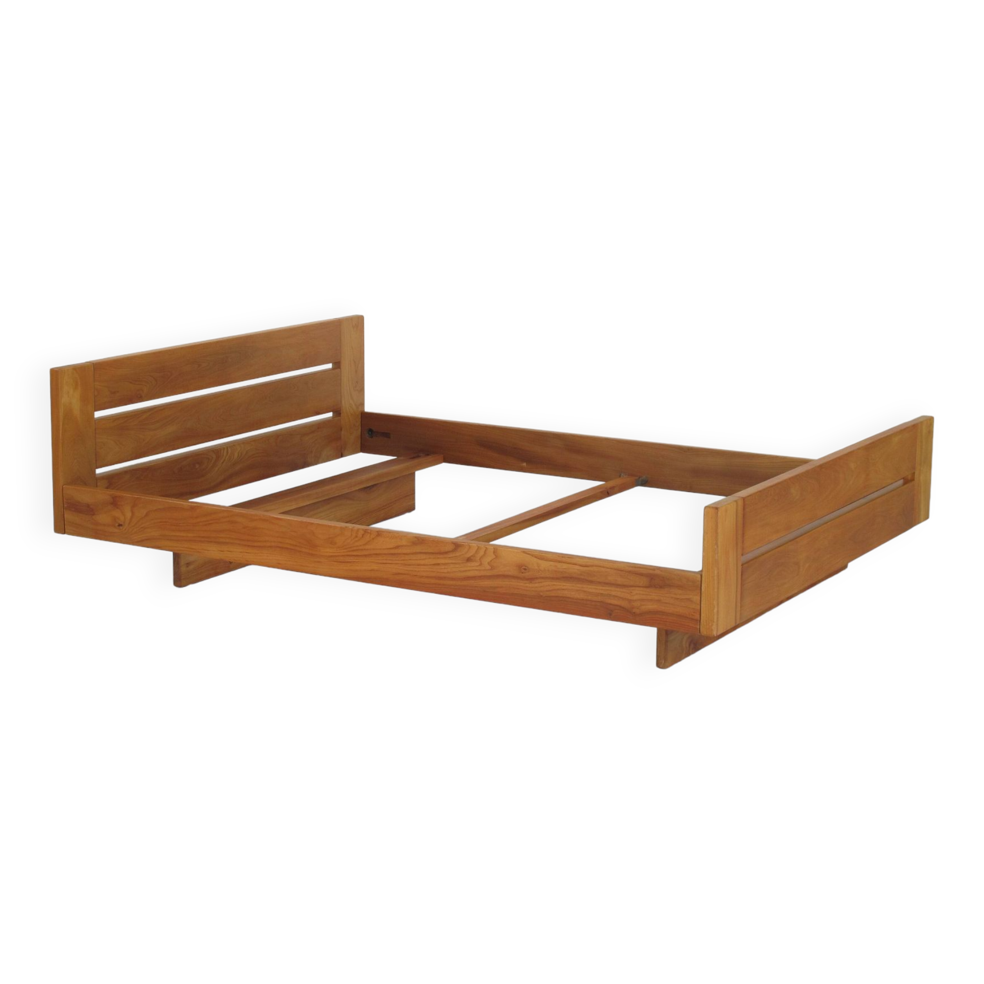 Regain solid elm bed