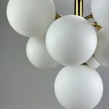Lustre Sputnik Kaiser Leuchten design en verre opale années 60 70