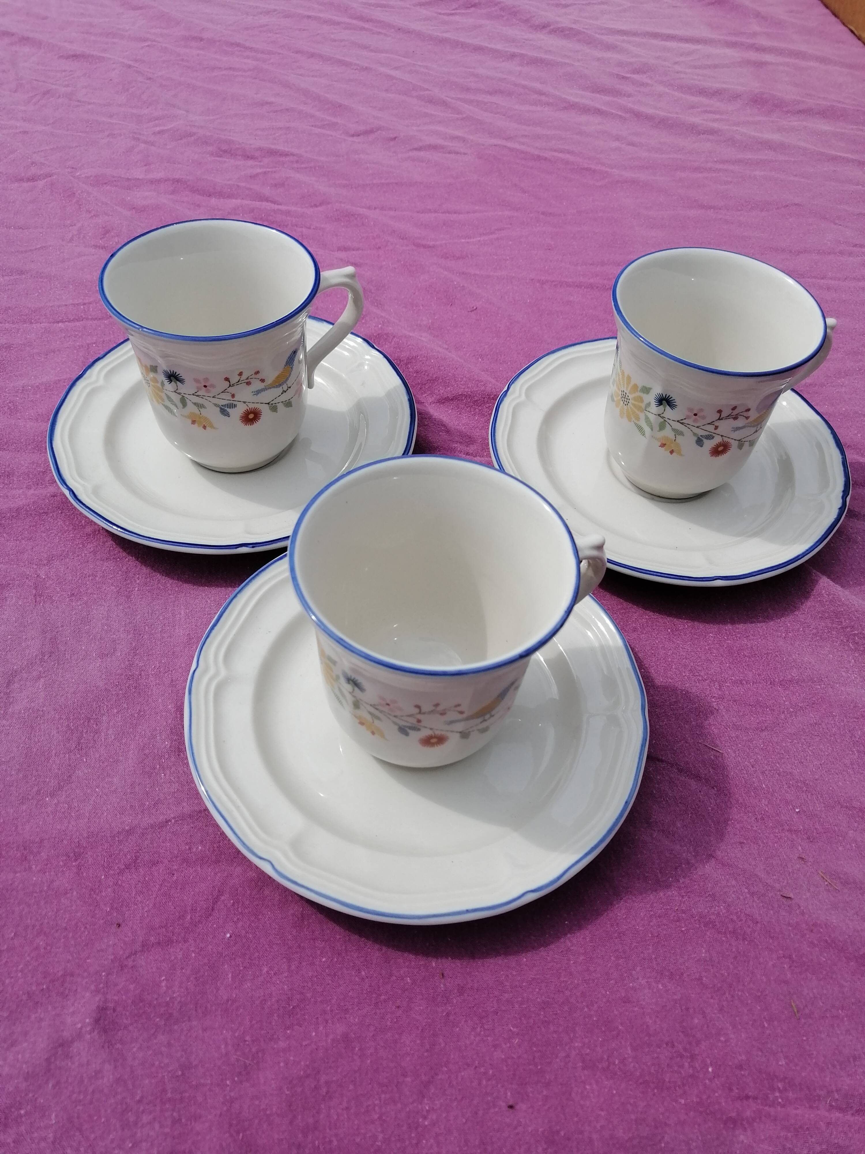 Lots of 3 cups & ceramic saucers