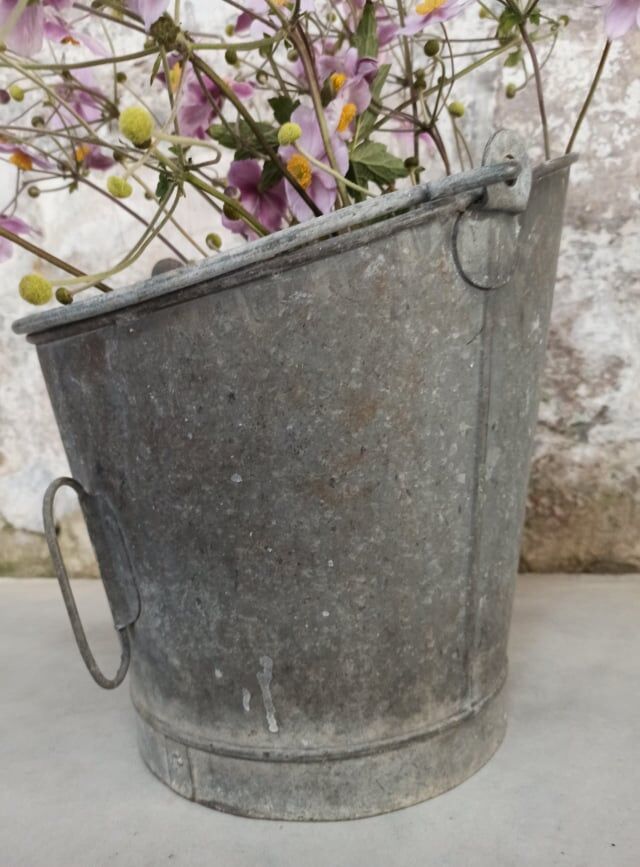 Zinc bucket