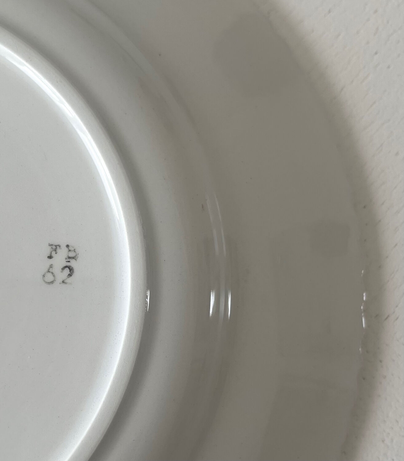 4 vintage flat plates