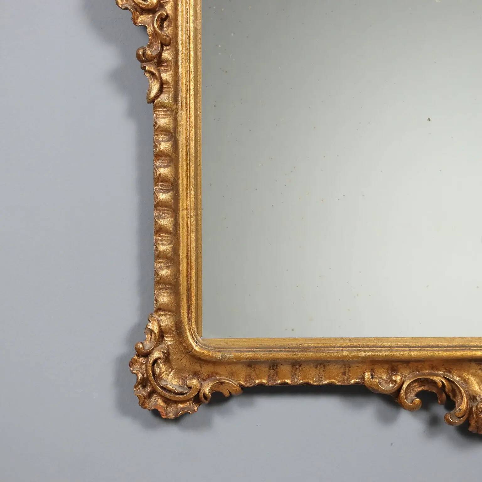 Antique Rococo-style mirror in carved gilded wood, 20th century.