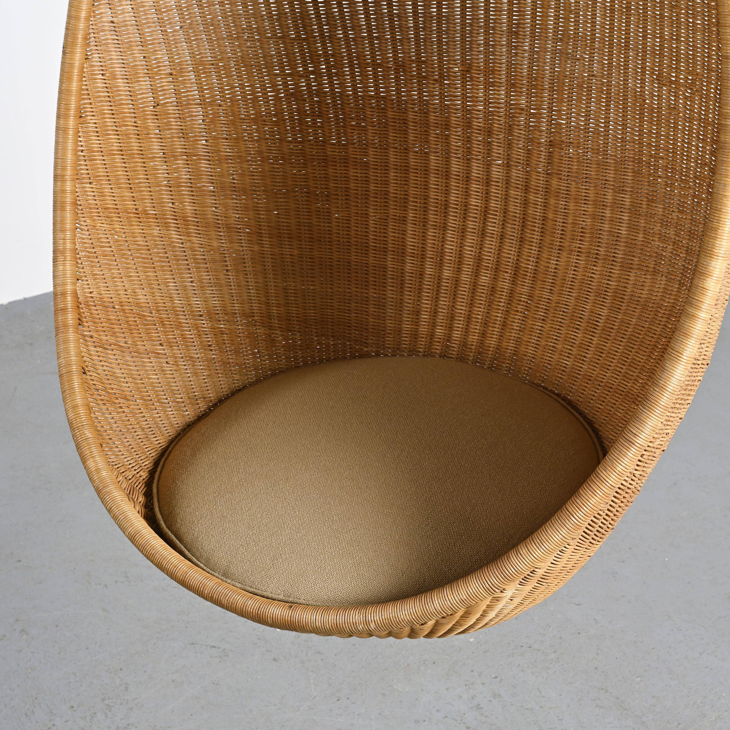 Hanging chair called "Egg" by Nanna Ditzel, design 1959