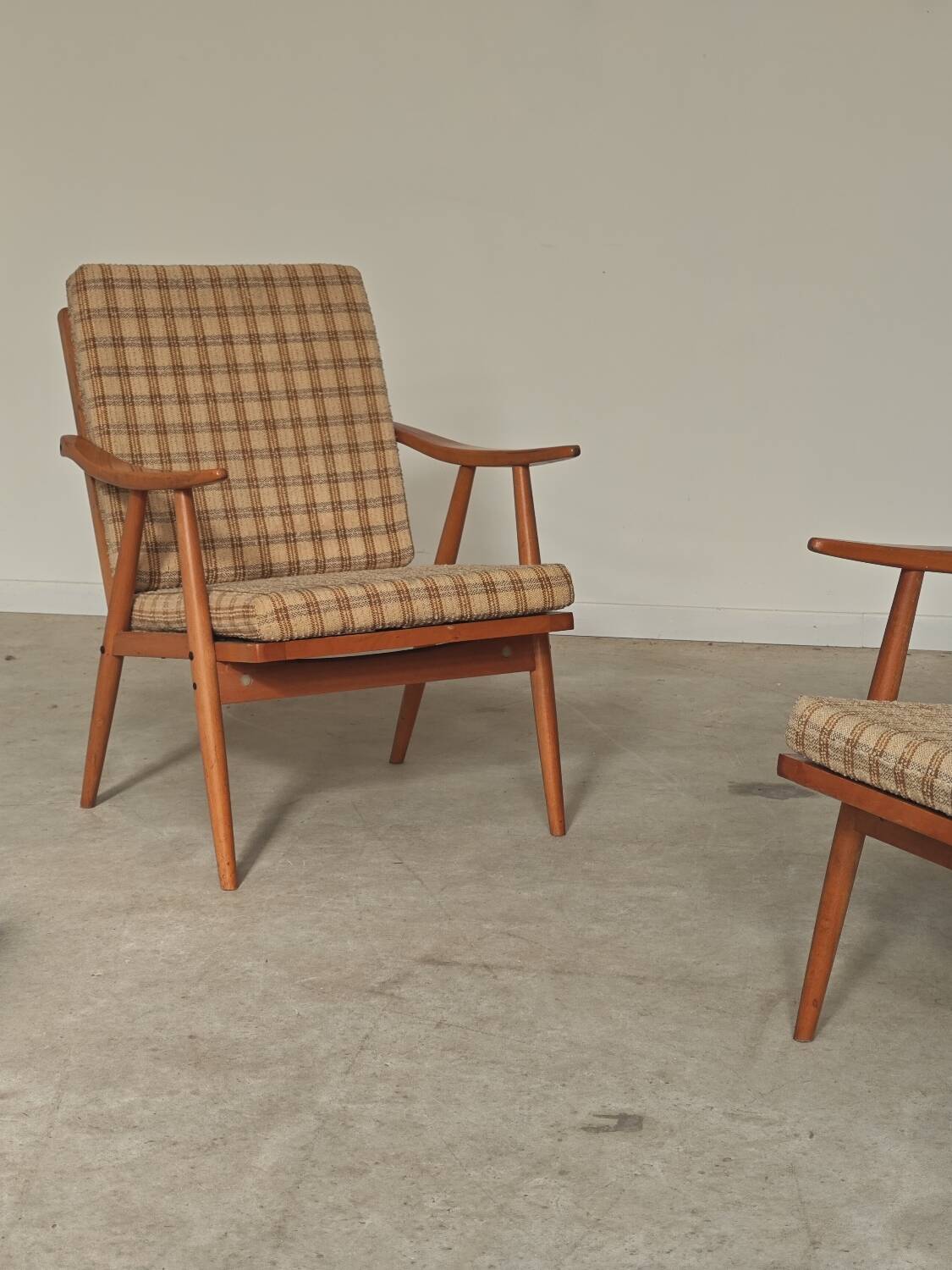 Pair of boomerang armchairs by antonin suman for ton (thonet)