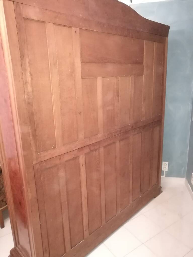 Art Nouveau glass library in walnut burl