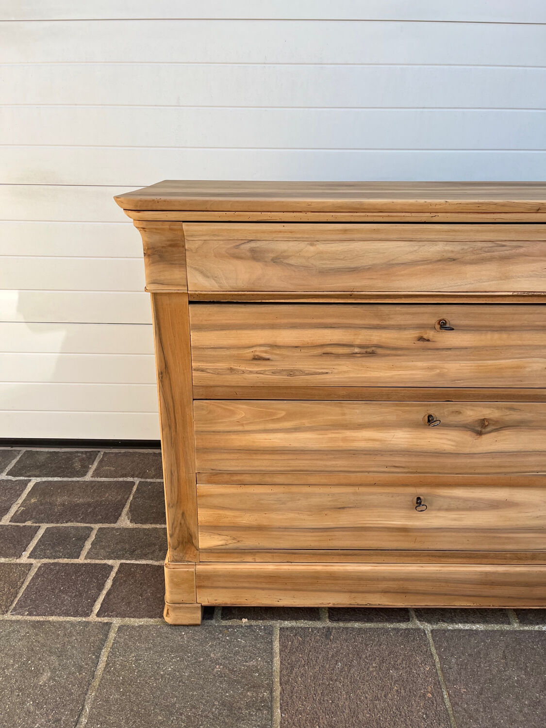 Commode parisienne