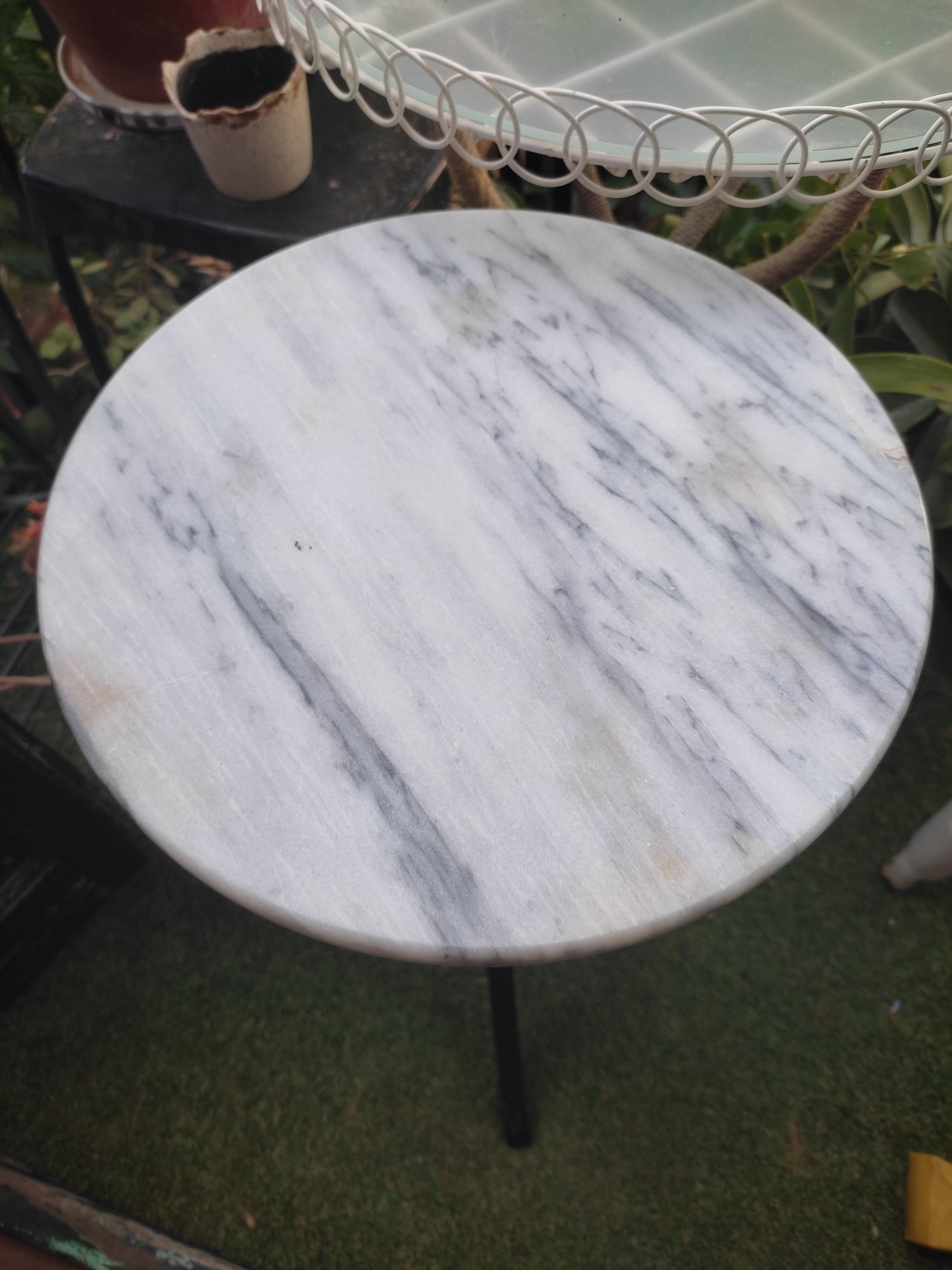 Marble tripod sellette