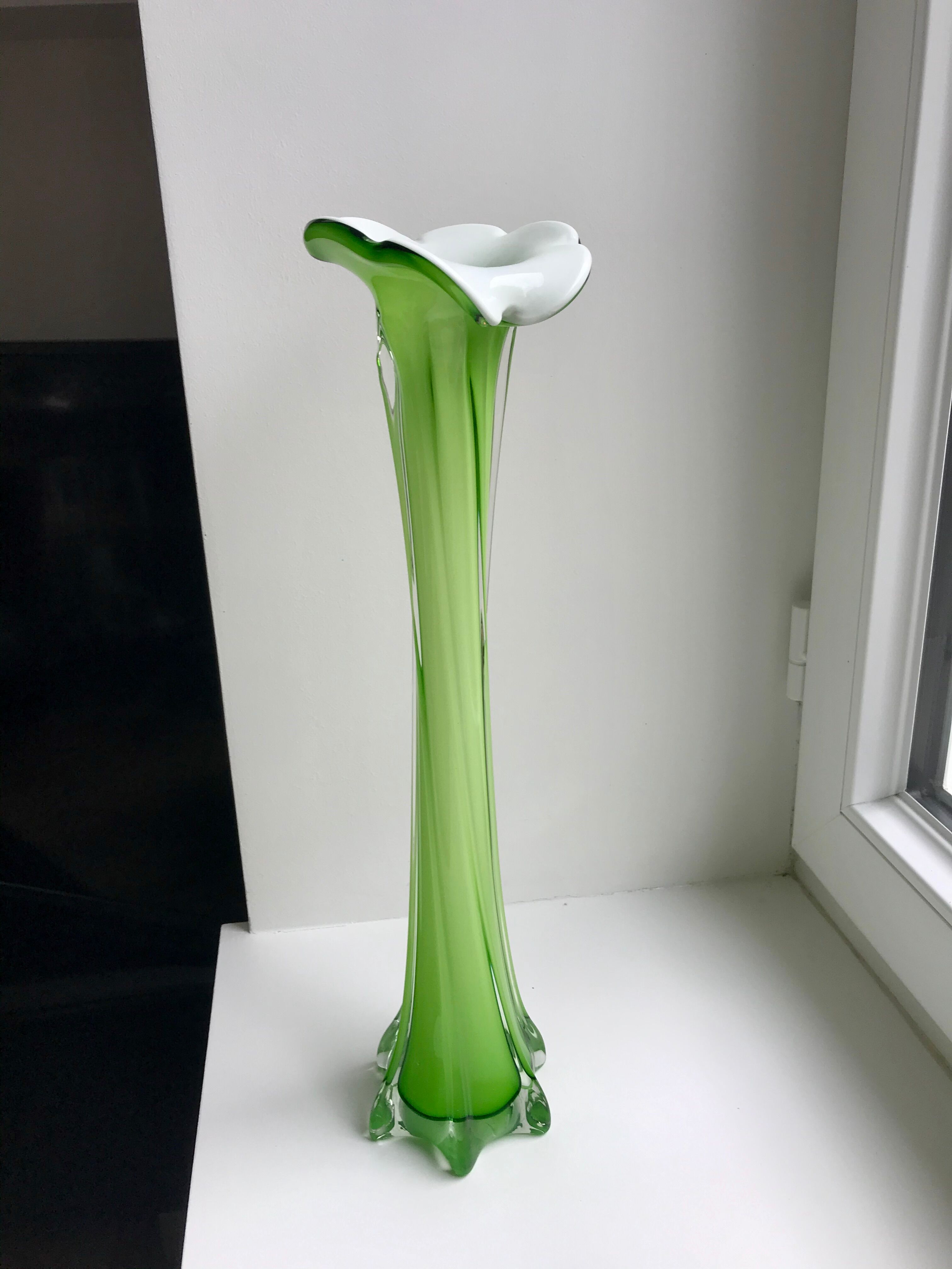 large soliflore vase in opaline and apple green glass Murano style 60s-70s