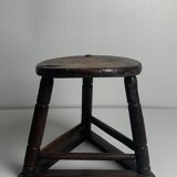 Tabouret tripode en bois ancien pour couteliers, bijoutiers et ouvriers