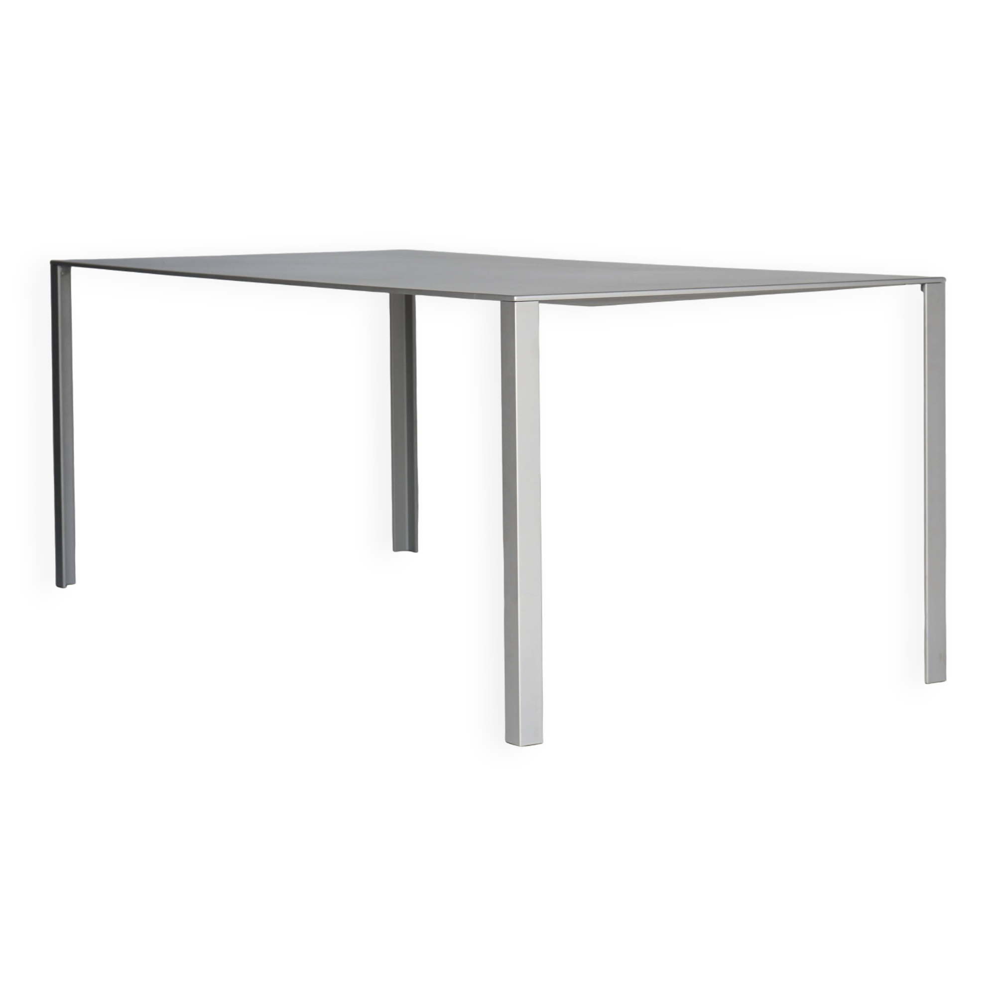 Table minimaliste « Less » de Jean Nouvel pour Molteni. Années 1990.