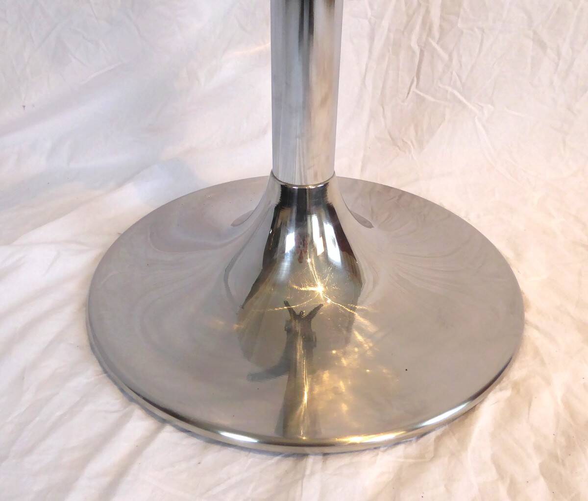 "Tulip" type round table diam. 90cm