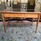 Bureau plein de style Louis XVI cuir noir