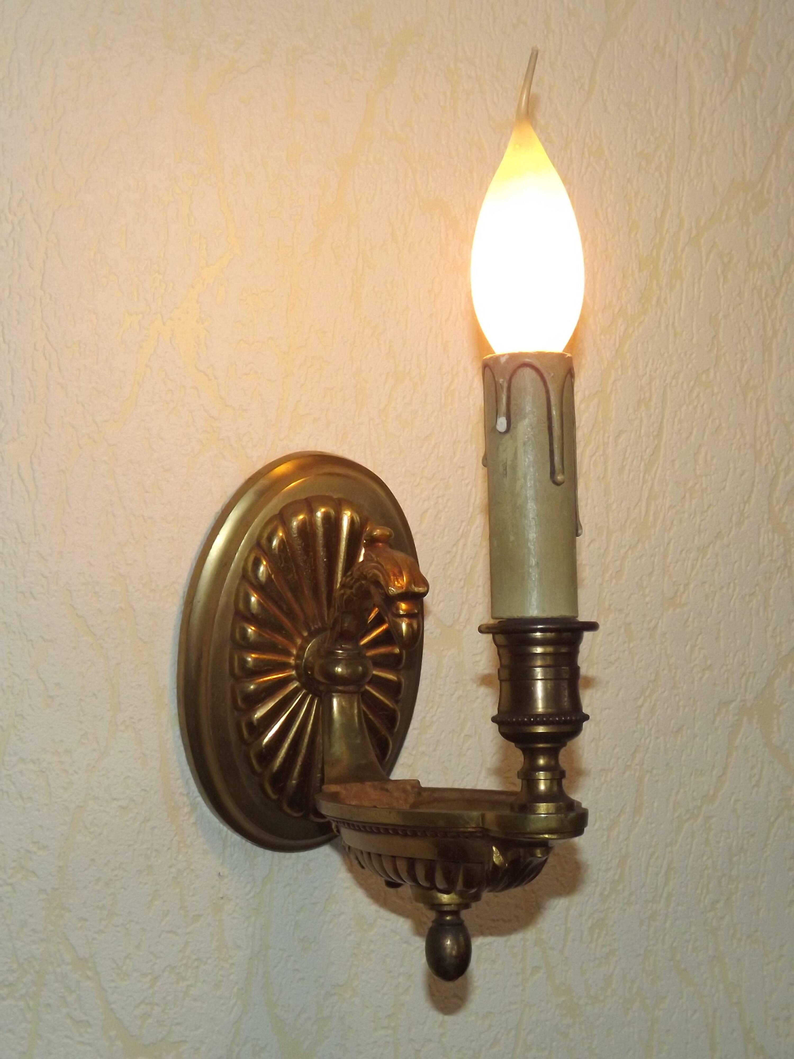 Traditional Empire wall light with eagle head in antique brass 5219