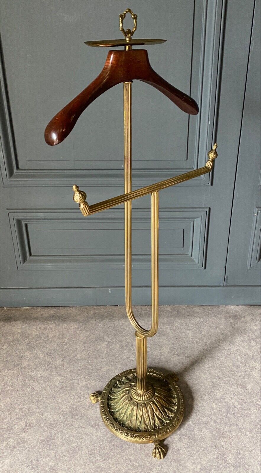 Valet de nuit travail français pieds griffes 1960 brass and wood