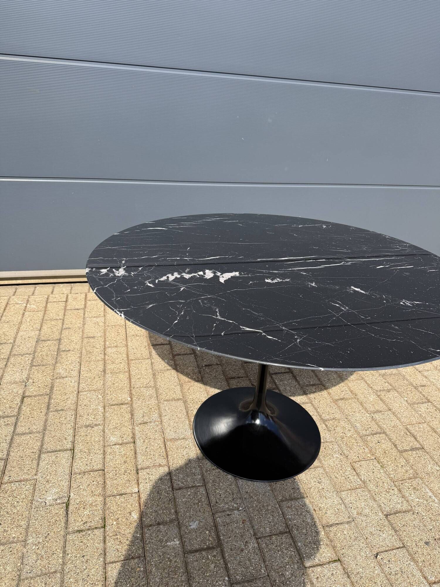 Original Knoll Tulip dining table (137cm) Nero Marquina glossy LIKE NEW!!
