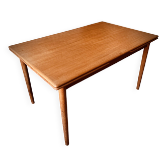 Table scandinave à rallonges